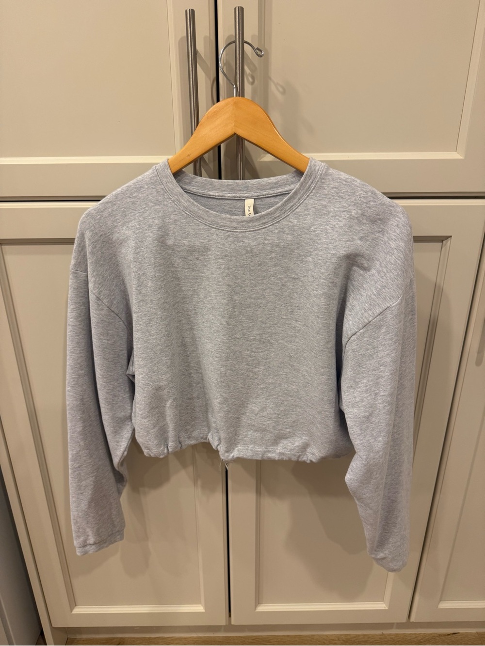 Babaton Cropped Crewneck Sweatshirt - Light Gray